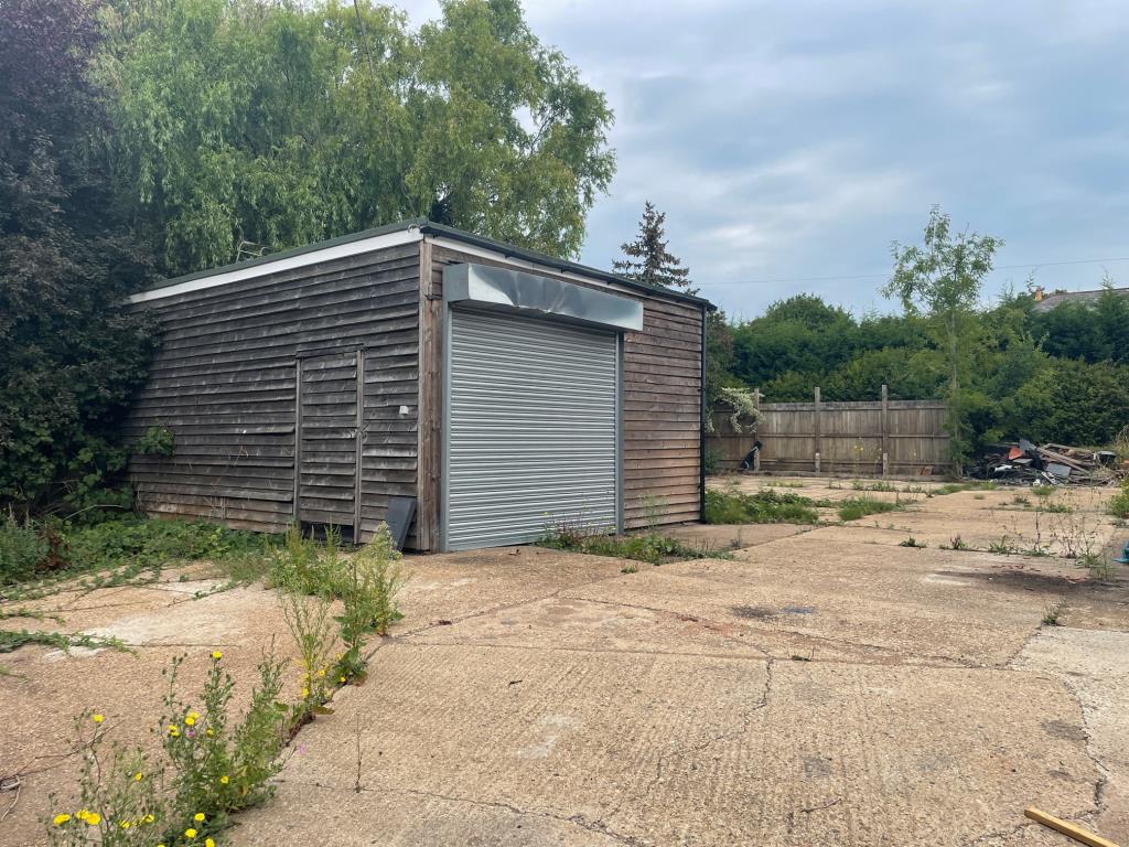 Lot: 59 - SUBSTANTIAL DETACHED OAST BUIDLING ARRANGED AS OFFICES & STORAGE WITH YARD & OUTBUILDINGS -